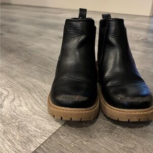 Girls Cat & Jack chelsea boots